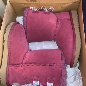 T Bailey Bow Polka Dots size 11 UGG KID BOOT
